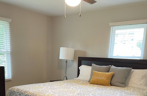 Lynchburg House | Cozy/Quiet Home- 10 Minute Walk to Beautiful Downtown Lynchburg