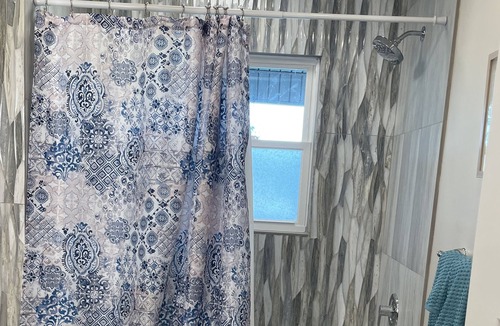 Lynchburg House | Cozy/Quiet Home- 10 Minute Walk to Beautiful Downtown Lynchburg