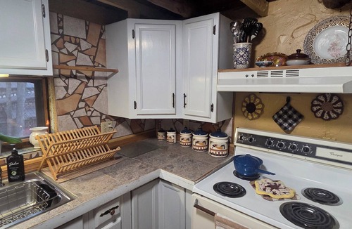 Knoxville Cabin | Cozy Quirky Cabin