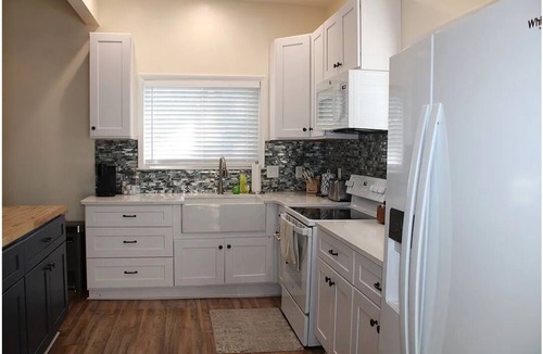 Shelbyville House | Cozy Refurbished Cottage Near Lake Shelbyville - Pet & Boat Friendly