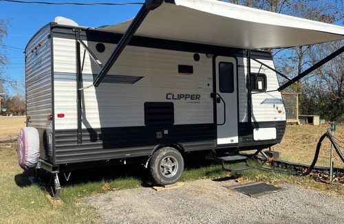 Mason House | Cozy RV in Mason Tn with WiFi, AC, Furnished, near Blue Oval