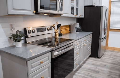 Chestnut Hill Apartment | Cozy studio apartment centrally located with only a 6 min drive to Broadway