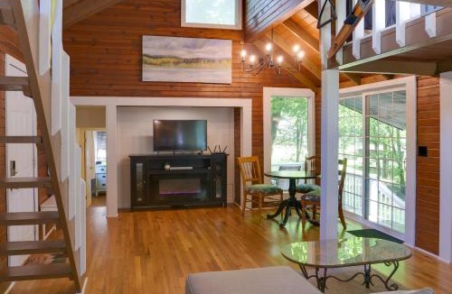 Tullahoma House | Cozy Tennessee Cabin w/Deck, Grill & Fire Pit!