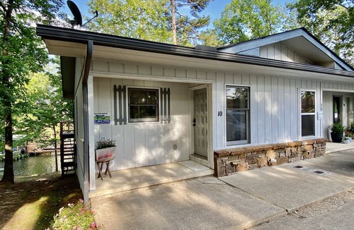 Hot Springs Village House | Cozy townhome on Lake Desoto. Pet Friendly