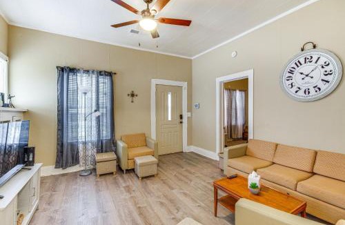 Vicksburg House | Cozy Vicksburg Home w/Patio ~ 1 Mi to Riverfront!