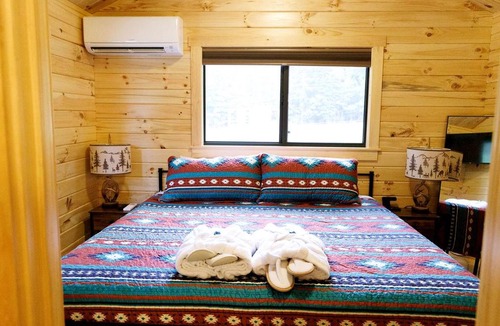 Jones Mills House | Cozy Woodland Retreat with Fire Pit in Hot Springs, Arkansas