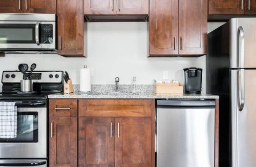 Music Row Apartment | CozySuites Music Row Stunning 2BR in Nashville! 05
