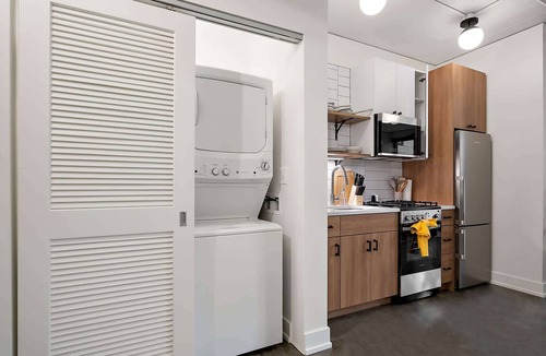 Warehouse District Apartment | CozySuites NLG - Modern studio condo #18