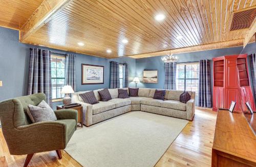 Royal House | Creek Access, Games Family-Friendly Royal Retreat