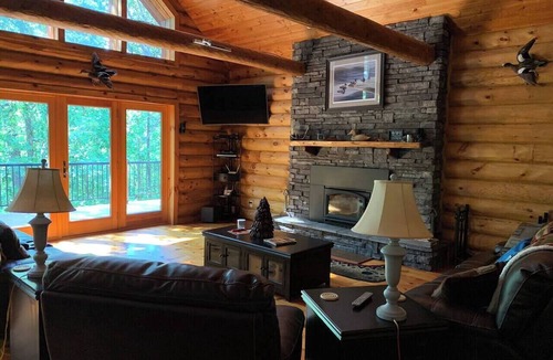 Flippin Cabin | Crooked Creek Log House