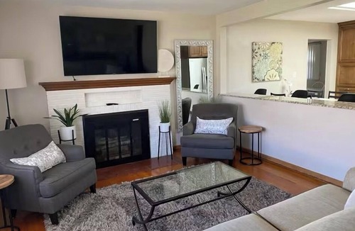 Dubuque House | Cute & Cozy 4 Bedroom 2 Bath Ranch House EXCELLENT SAFE located in center of DBQ