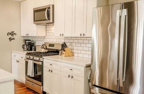 Dallas House | Dallas Retreat Near White Rock|3BR| Nell Haven Homes. 35 mins from World Cup games!