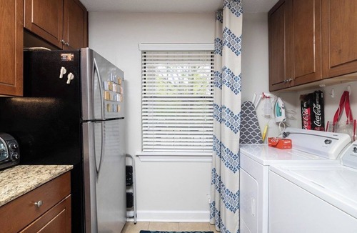 Oxford Condo | Darling Townhouse Walking distance to the Stadiums and THE GROVE!