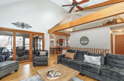The Galena Territory House | >DARTS> Outdoor Hot Tub, Screened Porch, Fireplace, Dog Friendly!