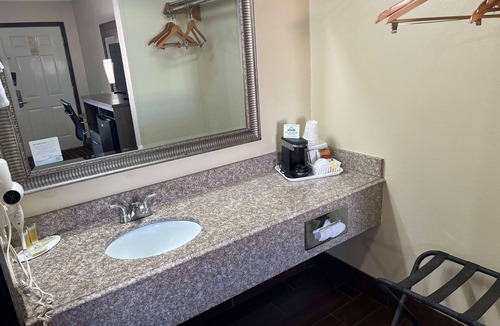 El Reno Hotel | Days Inn by Wyndham El Reno