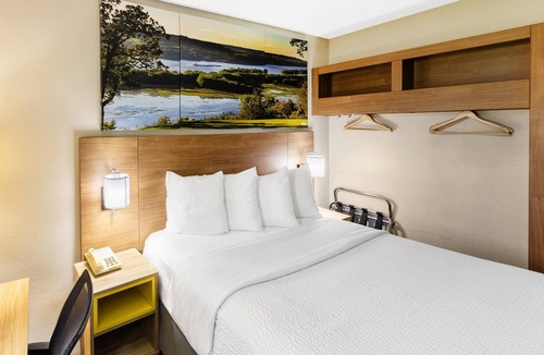 Winona Hotel | Days Inn by Wyndham Winona