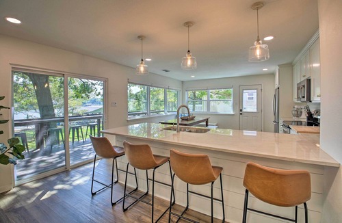 Piney House | Deck, Fire Pit: Waterfront Lake Hamilton Home
