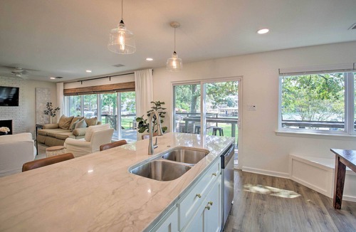Piney House | Deck, Fire Pit: Waterfront Lake Hamilton Home