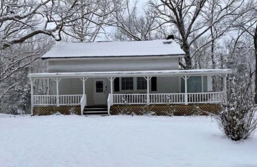 Kingston Springs House | Deep Roots Retreat Historic Kingston Springs Home Pets Welcome Near Nashville