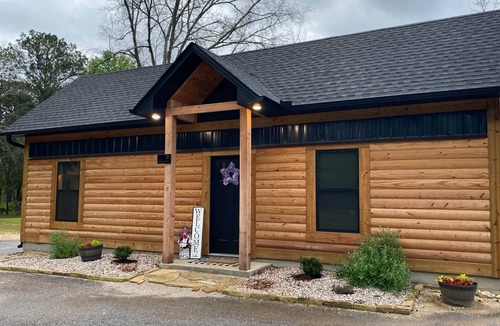 Bismarck Cabin | Deer Run: Lake, trail, golf