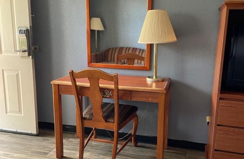 Adamsville Hotel | Deerfield Inn