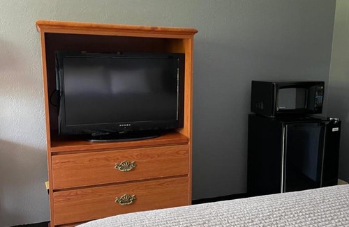 Adamsville Hotel | Deerfield Inn