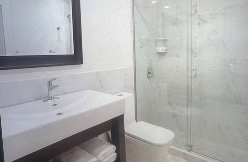 Airport Township Apartment | Delightful 1-bedroom apartment with AC in Saint Ann