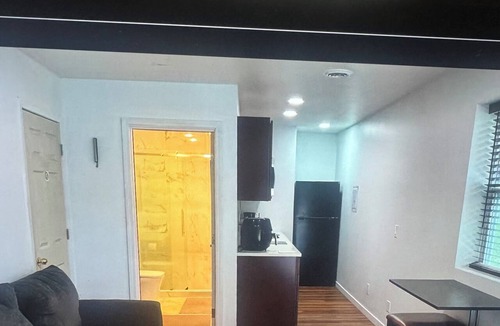 Airport Township Apartment | Delightful 1-bedroom apartment with AC in Saint Ann