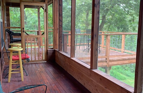 Heber Springs Cottage | Delightful Log Cottage on the Little Red River with hot tub.