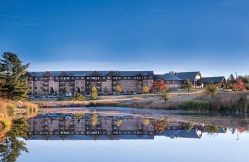 Lake Delton Cabin | Dells Condo 1BR Suite FREE 9 Waterparks INSIDE