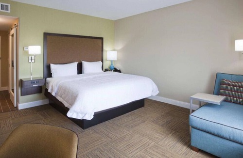Roseville House | Deluxe & Cozy Room! An Oasis of Comfort & Elegance