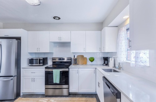 Clayton House | Designer 3BR Ranch Home near Clayton & Wash U