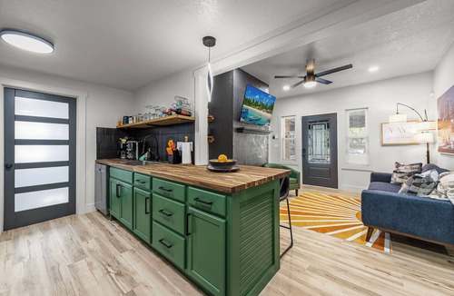 Independence House | Designer Home 4BR 2BA Near Chiefs, Square, & Downtown KC