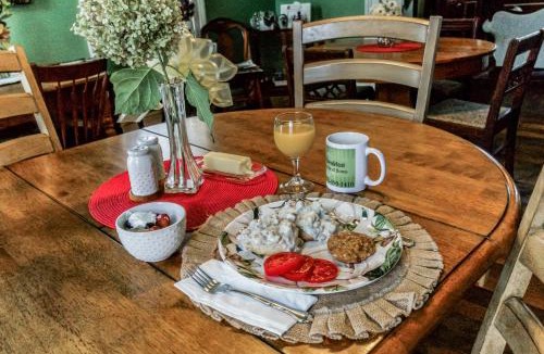 Glasgow Hotel | ​Dickinson Room at Main Street Bed & Breakfast