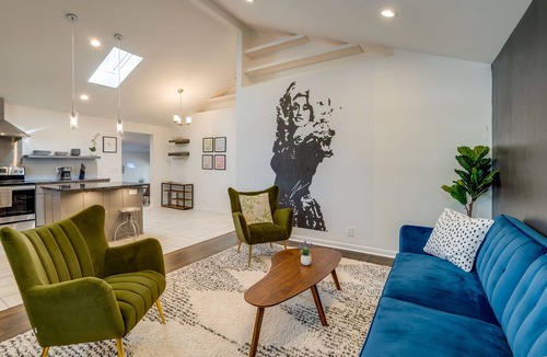 Shelby Hills House | *DISCOUNT* City Views,1.5MI to Broadway, Sleeps 10