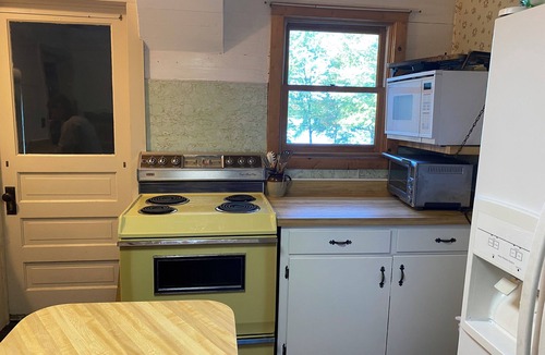 Tomahawk Cabin | Discover serenity in Wisconsin- stay at our spacious 4-bedroom cabin