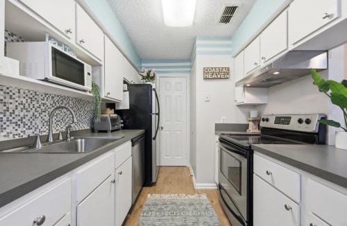 Fernandina Beach Apartment | Dog Friendly Forest Ridge Condo Close to Beach