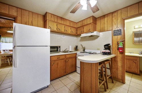 Broken Bow Cabin | Dogwood Den | Sleeps 8 | Fireplace, Fire Pit & Near Beavers Bend