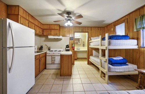Broken Bow Cabin | Dogwood Den | Sleeps 8 | Fireplace, Fire Pit & Near Beavers Bend