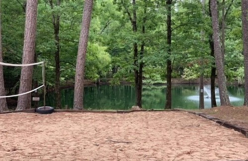 Broken Bow Cabin | Dogwood Den | Sleeps 8 | Fireplace, Fire Pit & Near Beavers Bend