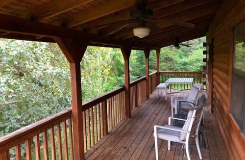 Eureka Springs Historic District Cabin | Dogwood Lodge- A beautiful three bedroom, two bath log cabin with Hot Tub! Hiking Trail & Cave on property!
