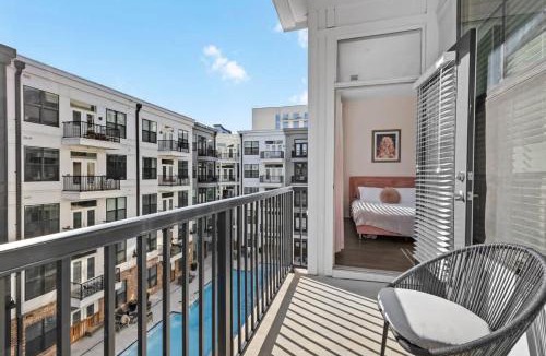 Sobro Apartment | Dolly's Downtown Getaway - Steps to Broadway