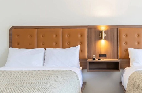 Talbot's Corner Hotel | Double Queen Room in Nashville | Mid-Century Style | Free Parking & Pool Access