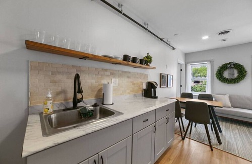 St. Charles Historic District Apartment | Downtown Boutique Comfort w/Style- Otter Suite