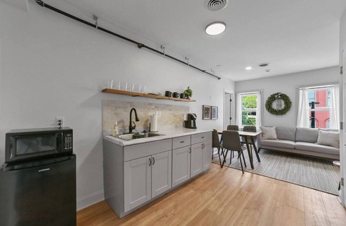 St. Charles Historic District Apartment | Downtown Boutique Comfort w/Style- Otter Suite