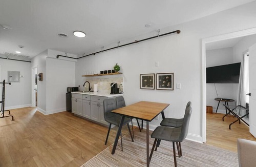 St. Charles Historic District Apartment | Downtown Boutique Comfort w/Style- Otter Suite