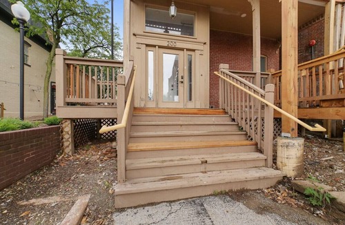 St. Charles Historic District Apartment | Downtown Boutique Comfort w/Style- Otter Suite