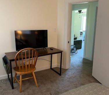 Livingston House | Downtown Livingston Retreat