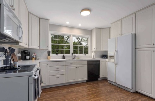 Lee's Summit House | Downtown LS | 4 Kings | Near Major international sporting event KC