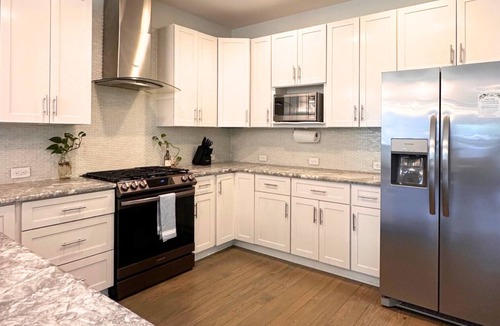 Buena Vista House | Downtown Luxury - 1.6m Walk to Downtown Nash!